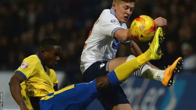Leon Barnett challenges Max Clayton