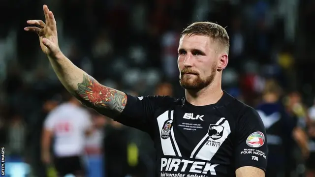 England's Sam Tomkins thanks the crowd