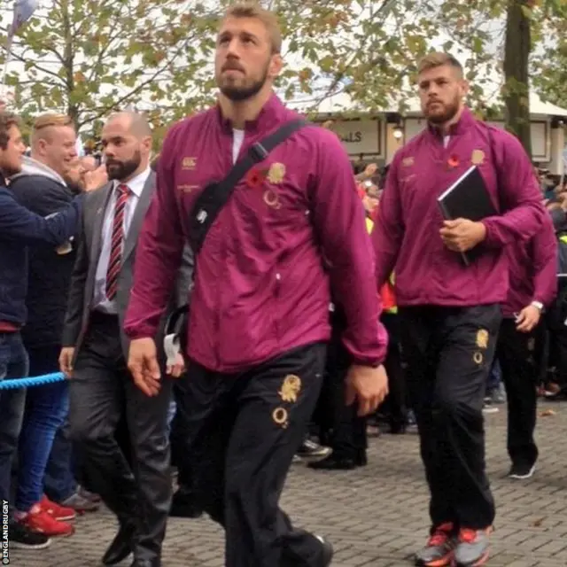 Chris Robshaw arrives