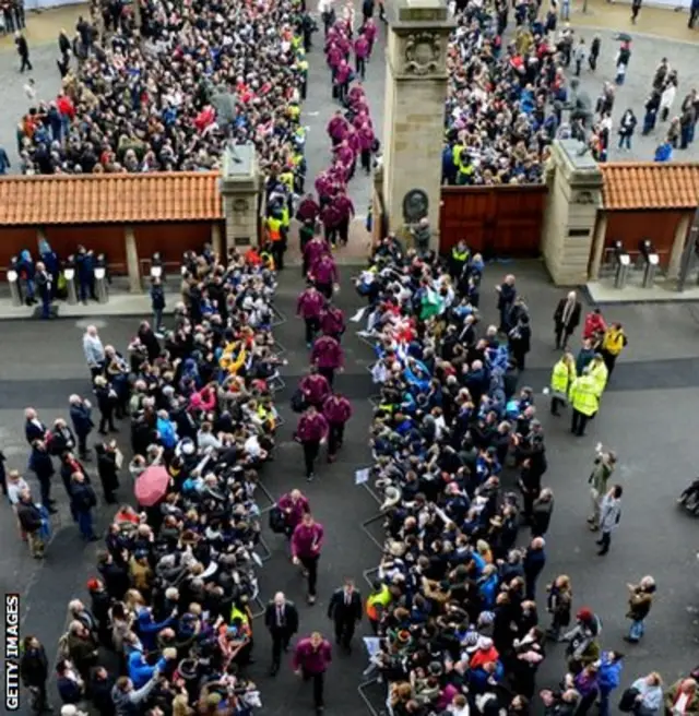 England walk through the crowds