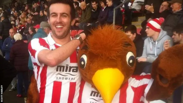 Cheltenham fan with bird