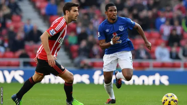 Jordi Gomez challenges Samuel Eto'o