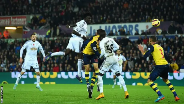 Bafetimbi Gomis scores for Swansea