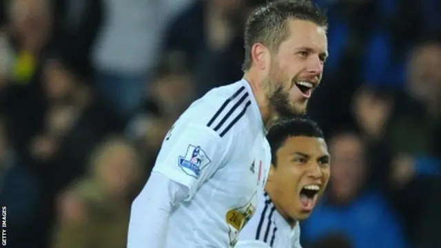 Gylfi Sigurdsson celebrates