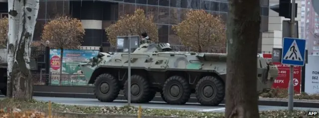 APC in Donetsk City (11 Nov)