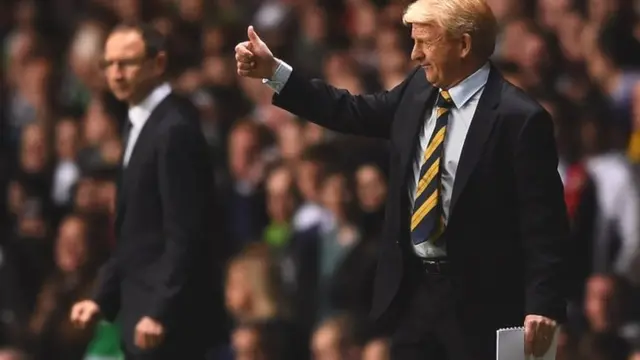 Gordon Strachan gives a thumbs up