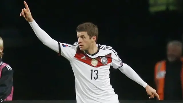 Thomas Mueller celebrates