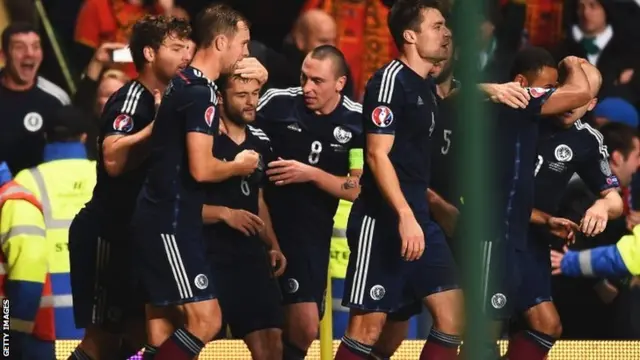 Shaun Maloney celebrates with teammates