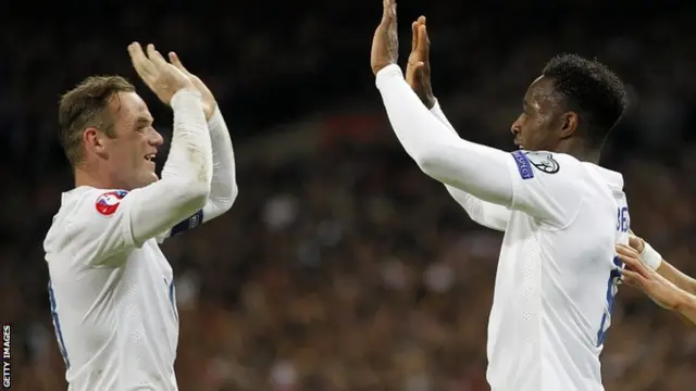 Danny Welbeck and Wayne Rooney celebrate