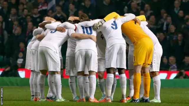 England huddle before the Scotland match