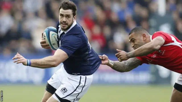 Scotland's Alex Dunbar avoids a tackle from Fetu"u Vainikolo