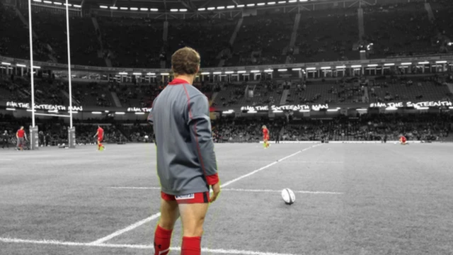 Leigh Halfpenny lines up a kick as Wales prepare to face New Zealand