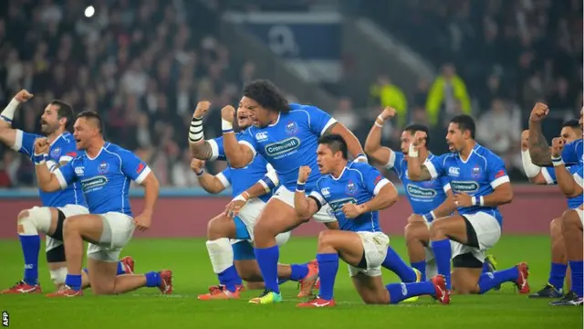 Samoa perform the Siva Tau