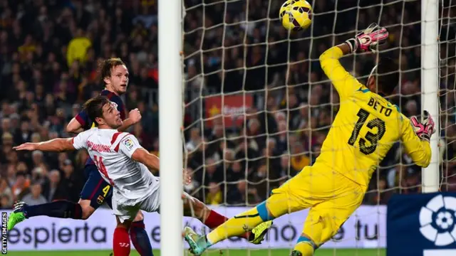 Ivan Rakitic scores for Barcelona