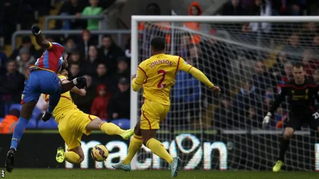 Dwight Gayle scores for Crystal Palace