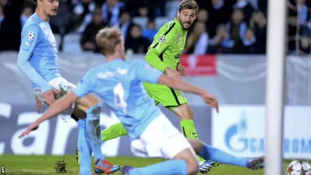 Fernando Llorente scores for Juventus