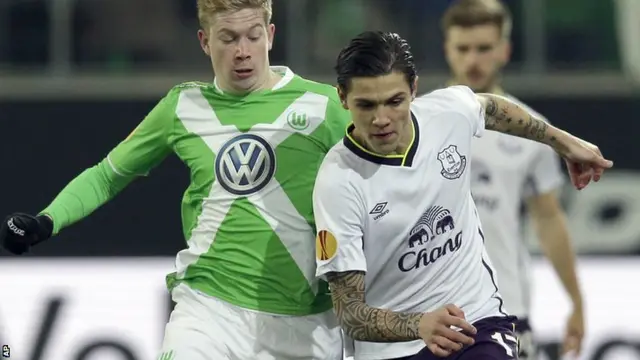 Everton's Muhamed Besic takes on the Wolfsburg defence