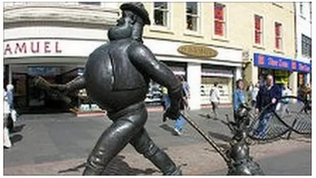 Desperate Dan statue in Dundee