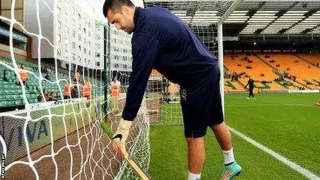 Australian goalkeeper Adam Federici placed a cricket bat in his goal for Reading's match against Norwich