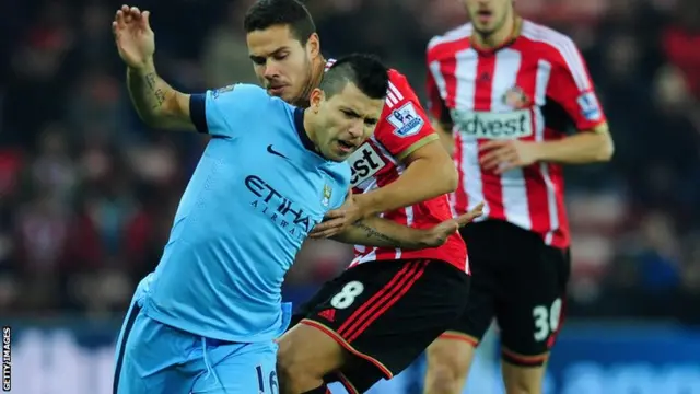 Jack Rodwell challenges Sergio Aguero