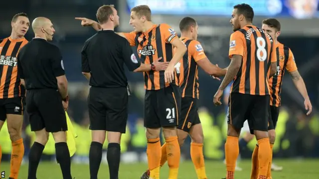Hull players remonstrate with the referee after he blew the full time whistle