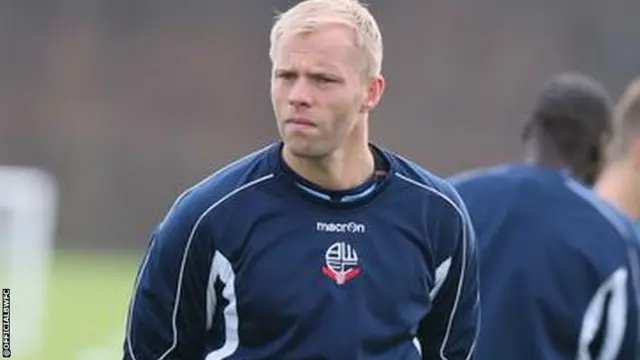 Eidur Gudjohnsen training with Bolton