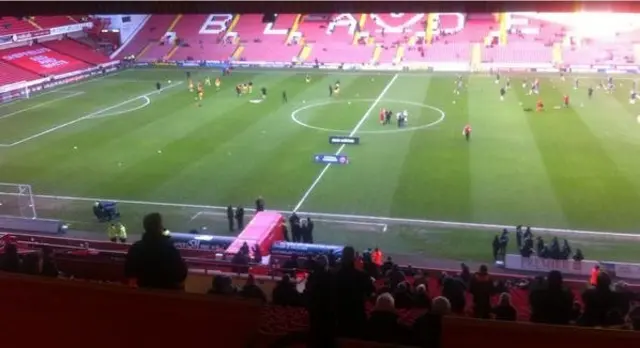 The sun shines as both sides warm up at Bramall Lane