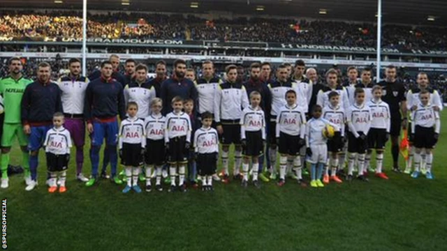 Tottenham and Crystal Palace mixed team photo