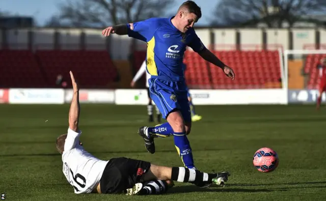 Gateshead's Craig Baxter and Warrington's Matthew Doughty