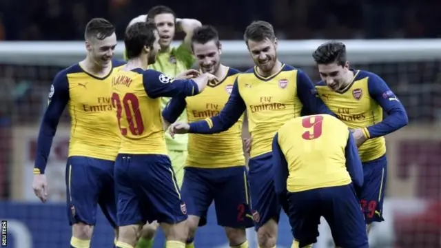 Arsenal celebrate Aaron Ramsey's wonder strike