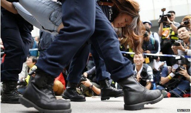 Protester is carried by police in Hong Kong (11 Dec 2014)