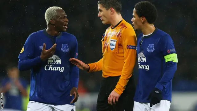 Arouna Kone is booked by the referee