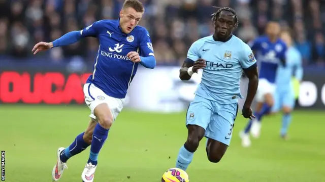 Jamie Vardy takes on Bacary Sagna