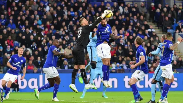 Ben Hamer makes a save against Manchester City