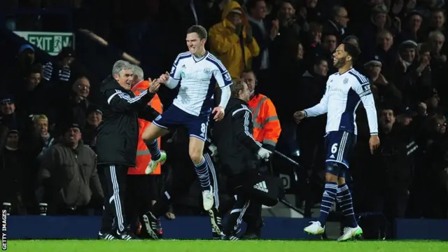 Craig Gardner celebrates with Alan Irvine