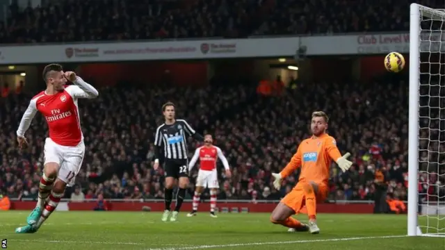 Olivier Giroud scores at the near post