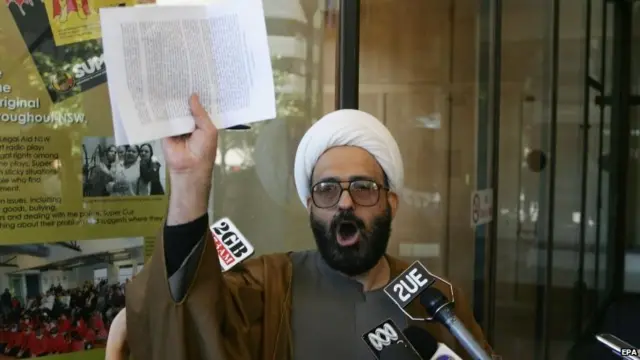 Man Haron Monis outside a court in Sydney (10 November 2009)