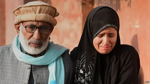 Pakistani woman reacts as she arrives near the site of an attack by Taliban gunmen on a school in Peshawar on 16 December 2014