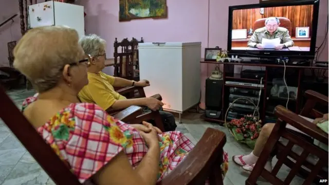 Cubans watch Cuban President Raul Castro on TV in Havana, Cuba, on 17 December 2014