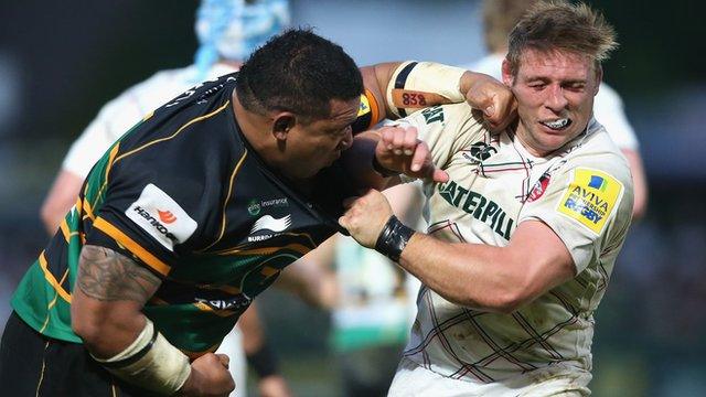 Salesi Ma'afu punches Tom Youngs