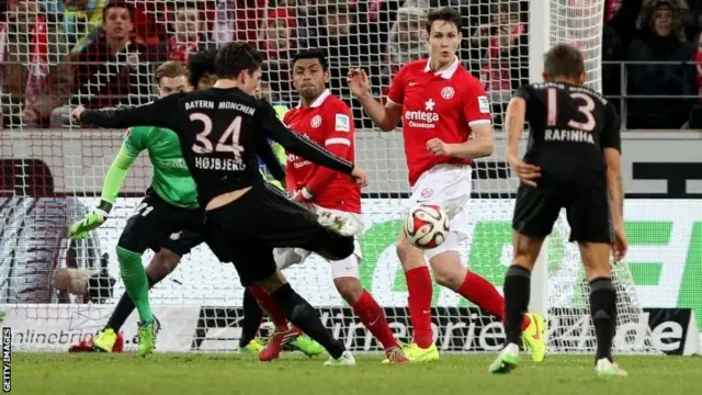 Pierre Hojbjerg shoots