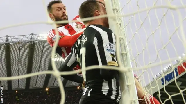 Steven Taylor's face hits the post