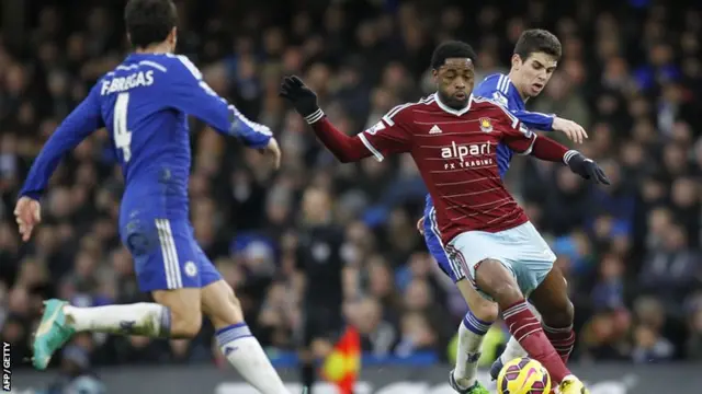 Alex Song battles for the ball