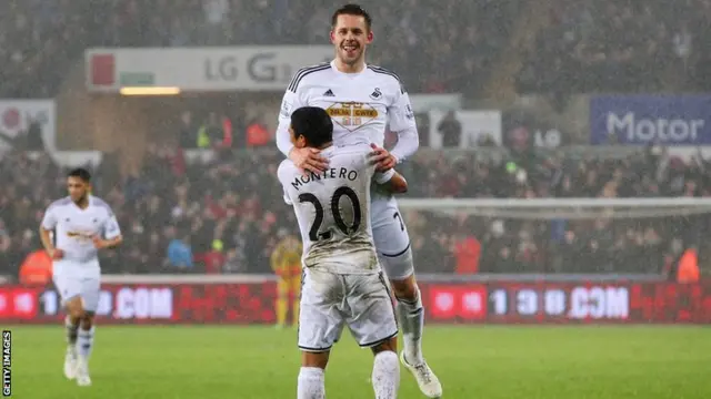 Gylfi Sigurdsson scores for Swansea