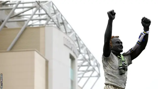 Billy Bremner statue at Elland Road