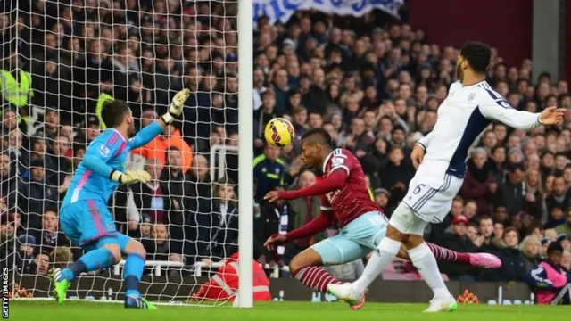 Diafra Sakho scores