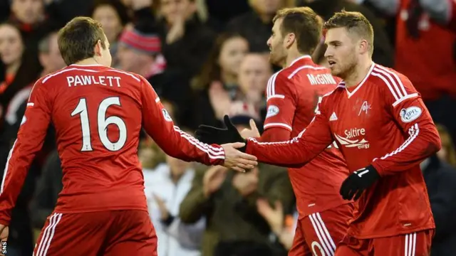 David Goodwillie (right) celebrates scoring for Aberdeen