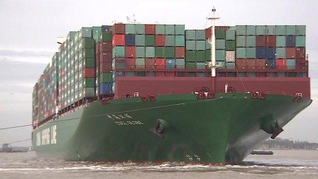 CSCL Globe arrives in Felixstowe