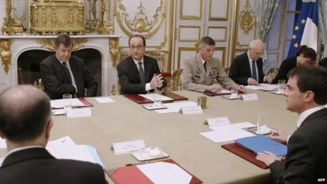 Francois Hollande holds an emergency cabinet meeting