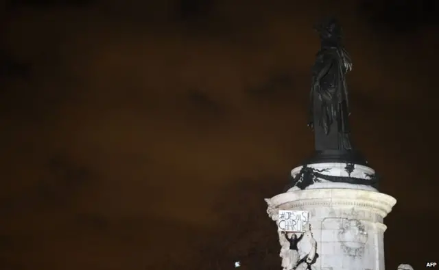 Place de Republique tribute